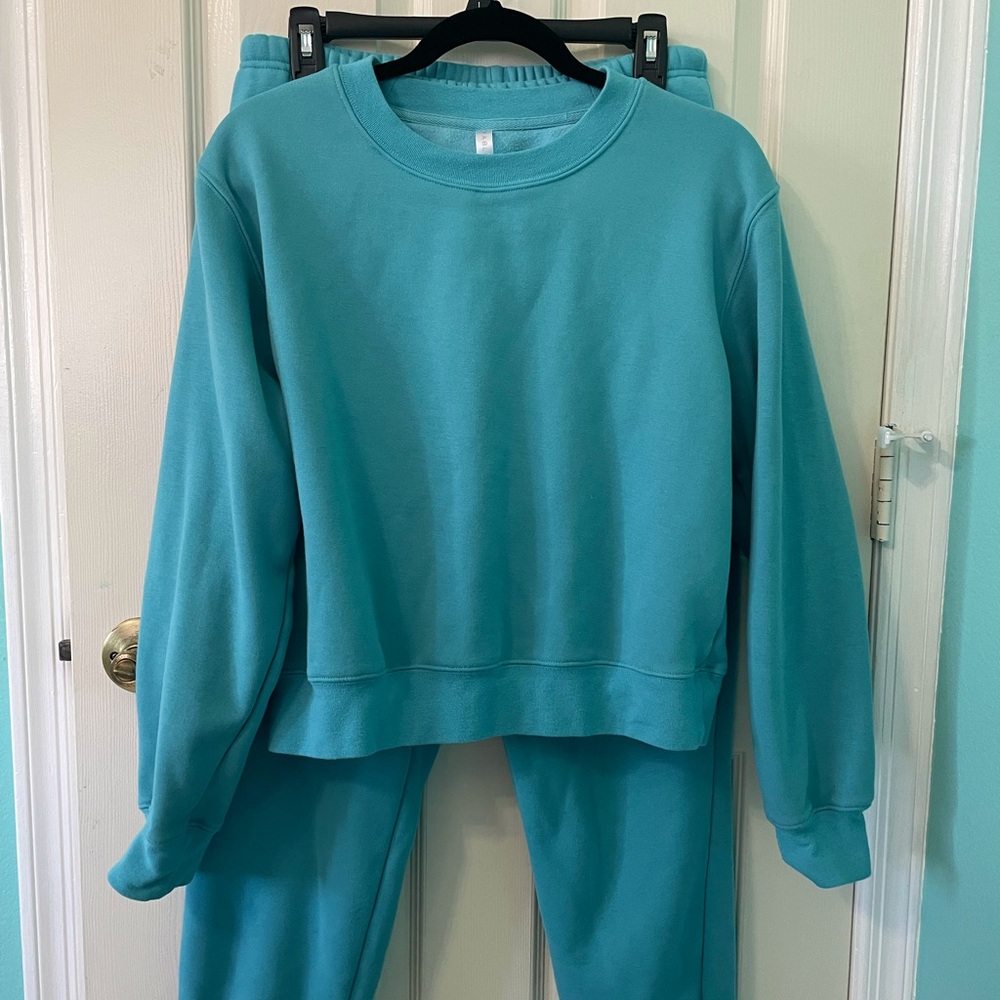 Fabletics blue athleisure outfit, sweatshirt and sweatpants, size L, very soft